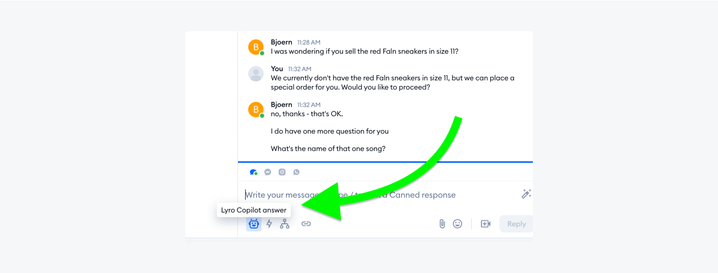 Lyro Copilot suggesting AI-generated replies to assist customer service agents.